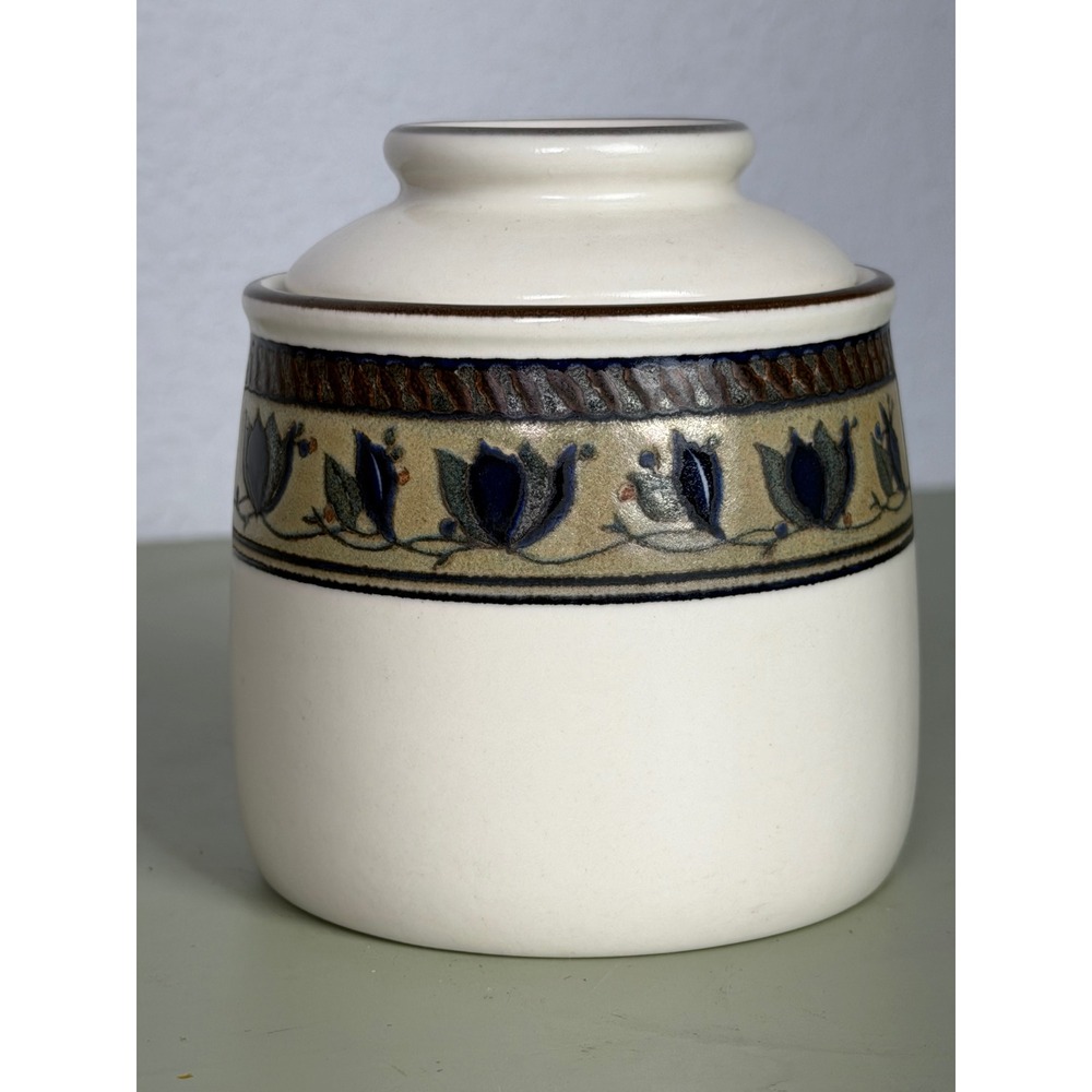 Mikasa Intaglio Arabella CAC01 Sugar Bowl Cream Blue Good Floral Rustic Cottage
